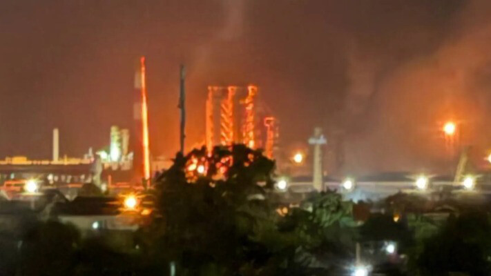 Ночью атаковали НПЗ в Марий Эл и Ульяновской области РФ. Фото и видео пылающих объектов 