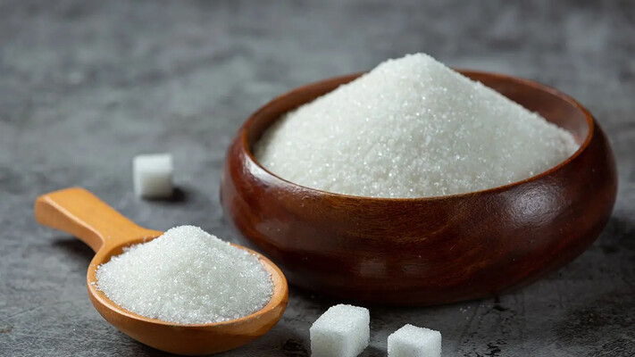 Диетолог развенчала три самых популярных мифа о сахаре, в которые давно стоит перестать верить