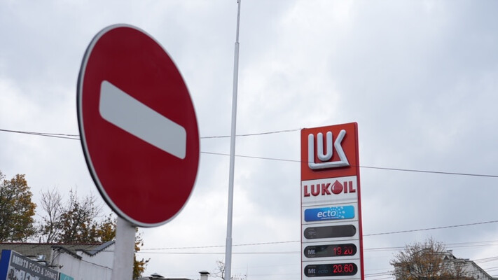 Попавший под санкции «Лукойл» продаёт зарубежные активы. Что будет с его проектами в Казахстане?