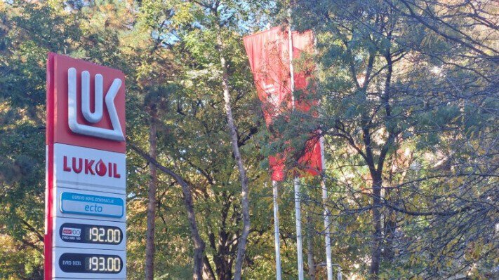 Компания друга Путина купит зарубежные активы «Лукойла»