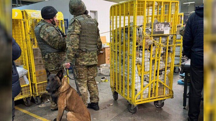 В полиции рассказали, кто отправил взрывчатку Укрпоштою в Киеве. Подозреваемого задержали 