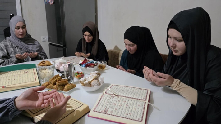 В аннексированном РФ Крыму прошел вечер писем политзаключенным: жители поддержали арестованных женщин