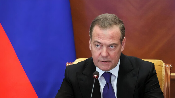 Страшный конец. Медведев ужаснулся размером помощи Запада Украине 