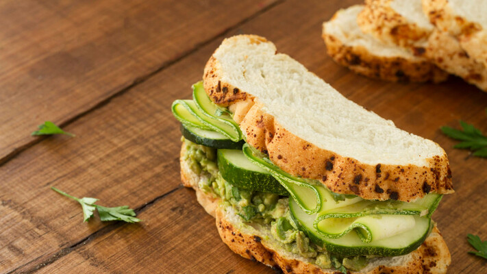 Сытная идея из кабачков: горячие творожные сэндвичи без хлопот