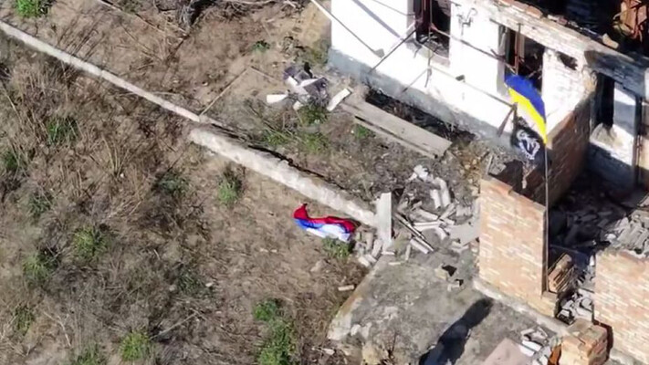 Флаг Украины подняли над островами Каховского водохранилища